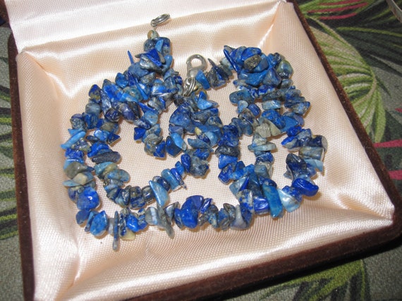 Lovely vintage Polished Blue Sodalite  Lapis Stone Chip Beaded  necklace
