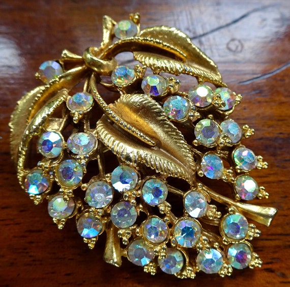 Lovely Vintage gold tone aurora borealis Rhinestone leaf  brooch