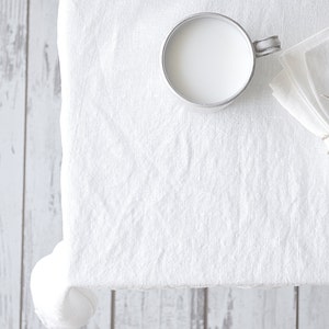 Puur wit linnen tafelkleed, in 23 kleuren tafelkleed met verstekhoeken, stonewashed tafellinnen