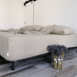 Sábana bajera ajustable de cáñamo color verde oliva claro, tamaño Queen/King, sin costuras, con acabado lavado a la piedra.