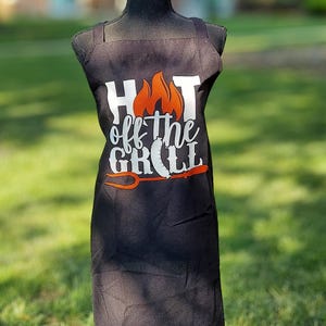 Aprons with funny sayings: Hot of the Grill, Chillin and grilling, I only smoke the good stuff, meat in your mouth
