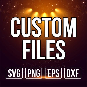 Może przedstawiać: Grafika cyfrowa z napisem "CUSTOM FILES" dużymi białymi literami. Poniżej znajdują się skr&oacute;ty typ&oacute;w plik&oacute;w: SVG, PNG, EPS i DXF, każdy w białej ramce. Tło to gradient od ciemnobrązowego do złotego z rozbłyskami światła.