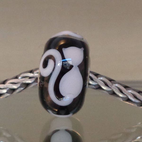 The Black And White Cat Bead