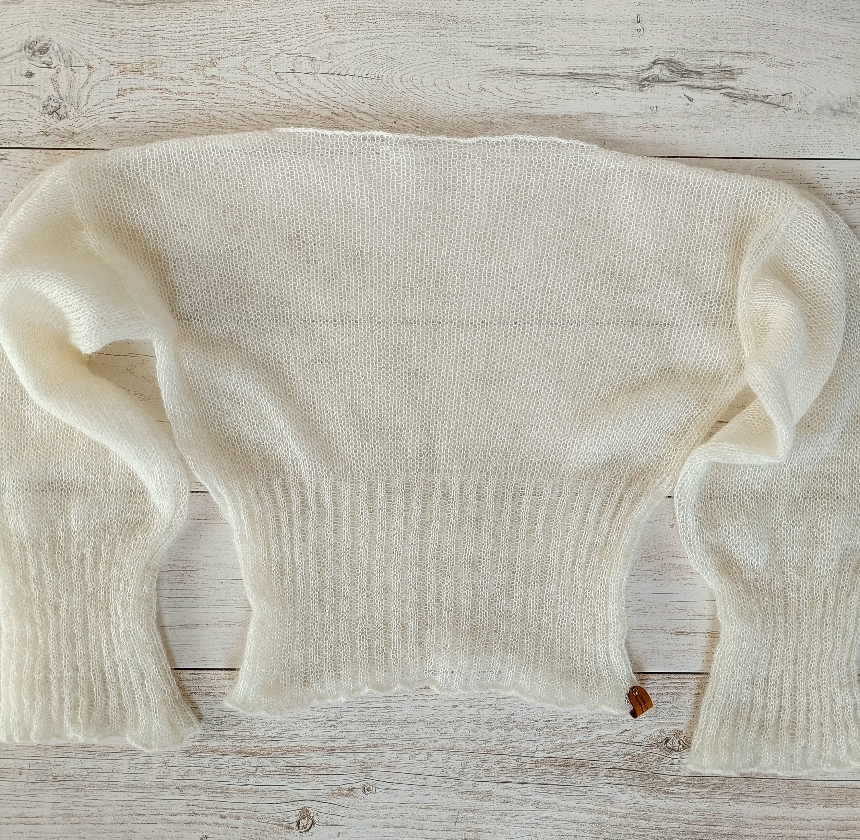 Maglione in mohair e seta bianco con maniche a palloncino e