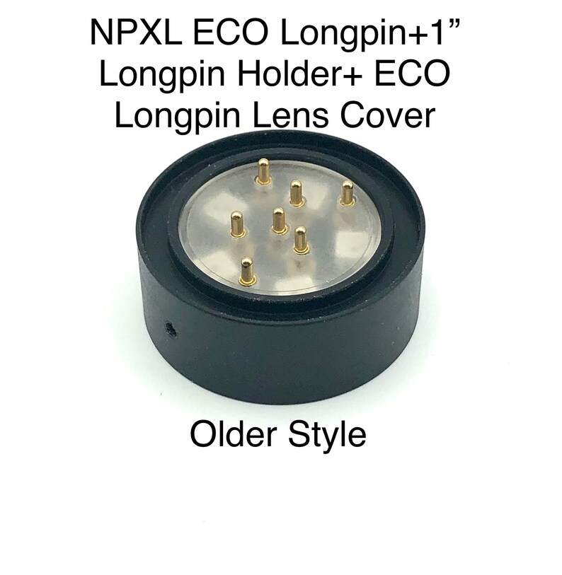 Puede incluir: Porta-longpins de pl&aacute;stico negro con pines de color dorado. El porta-longpins est&aacute; etiquetado como "NPXL ECO Longpin+1" Longpin Holder+ ECO Longpin Lens Cover" y "Older Style".