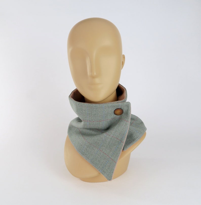 Scarf collar. image 1