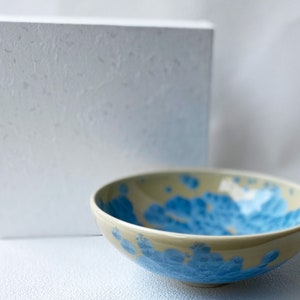 Kyo Kiyomizu yaki Japanese flat matcha bowl Crystal flower Hanada glaze Japan