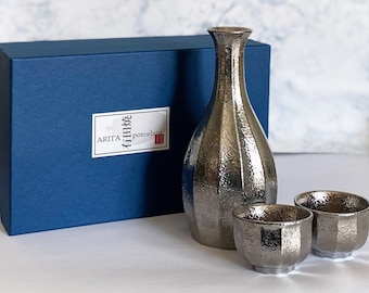 源右衛門窯作 有田焼酒器セット 染付・エナメル松文様徳利とぐい呑み