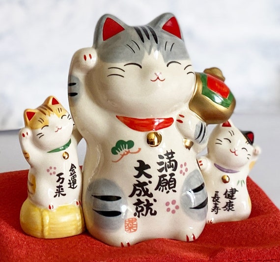 Maneki neko porcelain lucky cat Excellent luck Beckoning Cat Mino ware F/S 