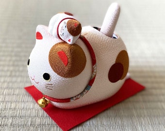Solar powered Kyoto Japanese Relax cat bobble tail Maneki neko Calico Chirimen