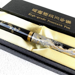 Maki-e Urushi Lacquer Makie Reservoarpenna Yamanaka lackering Vågmotiv Japan, USA DDP