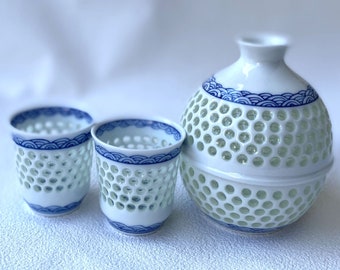 源右衛門窯作 有田焼酒器セット 染付・エナメル松文様徳利とぐい呑み