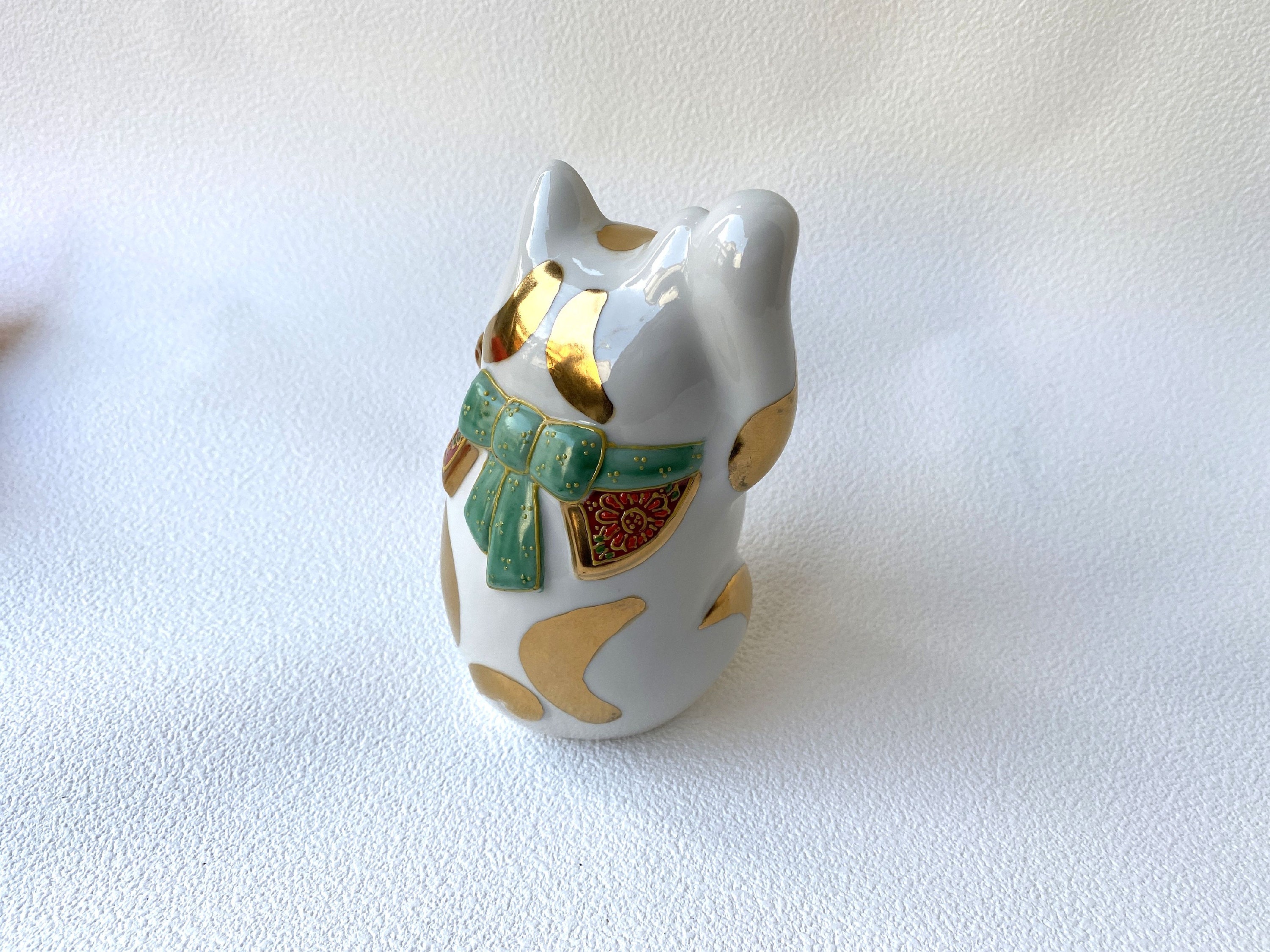 Japanese Lucky Cat Maneki Neko Kutani Yaki Porcelain Gold Tabby