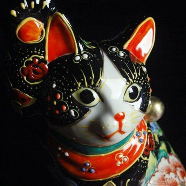 Maneki neko Kutani yaki porselein Japanse gelukkige kat Kuro Black Deco Art bloem en vlindermotief gemaakt in Japan