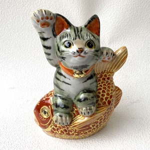 Maneki neko Japanese Lucky Cat Kutani yaki porcelain Gray tabby on the sea bream from japan