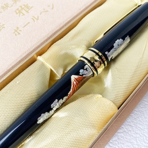 May include: A black and gold fountain pen with a Japanese mountain scene design. The pen is in a box with the text "The Legend of the Mountain" in Japanese.
