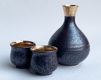 源右衛門窯作 有田焼酒器セット 染付・エナメル松文様徳利とぐい呑み