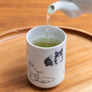 Large Japanese Teacup with Playful Cats – Handmade Mino Ware 8.1 fl oz