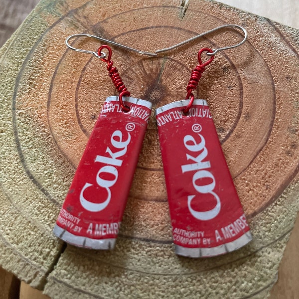 UpcycledAshley Corbeille recyclée COKE Boucles d'oreilles originales Coca-Cola capsule Boucles d'oreilles rectangulaires upcycledashley