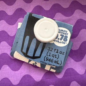 Monedero vegano "Oatly" de OatMilk. Monedero sostenible Ashley reciclado a mano. De basura a tesoro. Reutilizado. Nueva caja.