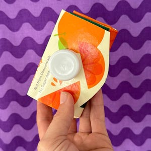 Monedero reciclado con tarjetero de regalo, pulpa orgánica de jugo de naranja reutilizada, monedero vegano 365, 'sé el cambio'