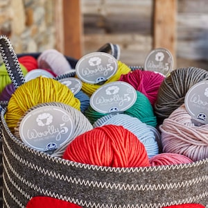 100% Merinowolle DMC Woolly 5 Aran/chunky superwash Garn 50g/80 m Knäuel mit gratis PDF Häkelanleitung