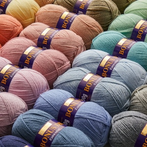 Sirdar Hayfield Bonus DK 100g Cores Neutras