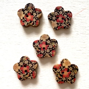 Boutons en bois - Forme de fleur Taille : 10 mm Lot de 3 boutons rouges et fleur, motif papillon