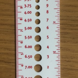 Knitting Needle Gauge EU and US sizes
