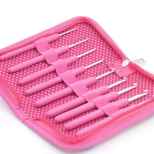 Custodia per uncinetto: riempita con 9 ganci con impugnatura morbida da 2 mm - 6 mm Cuori - Amore