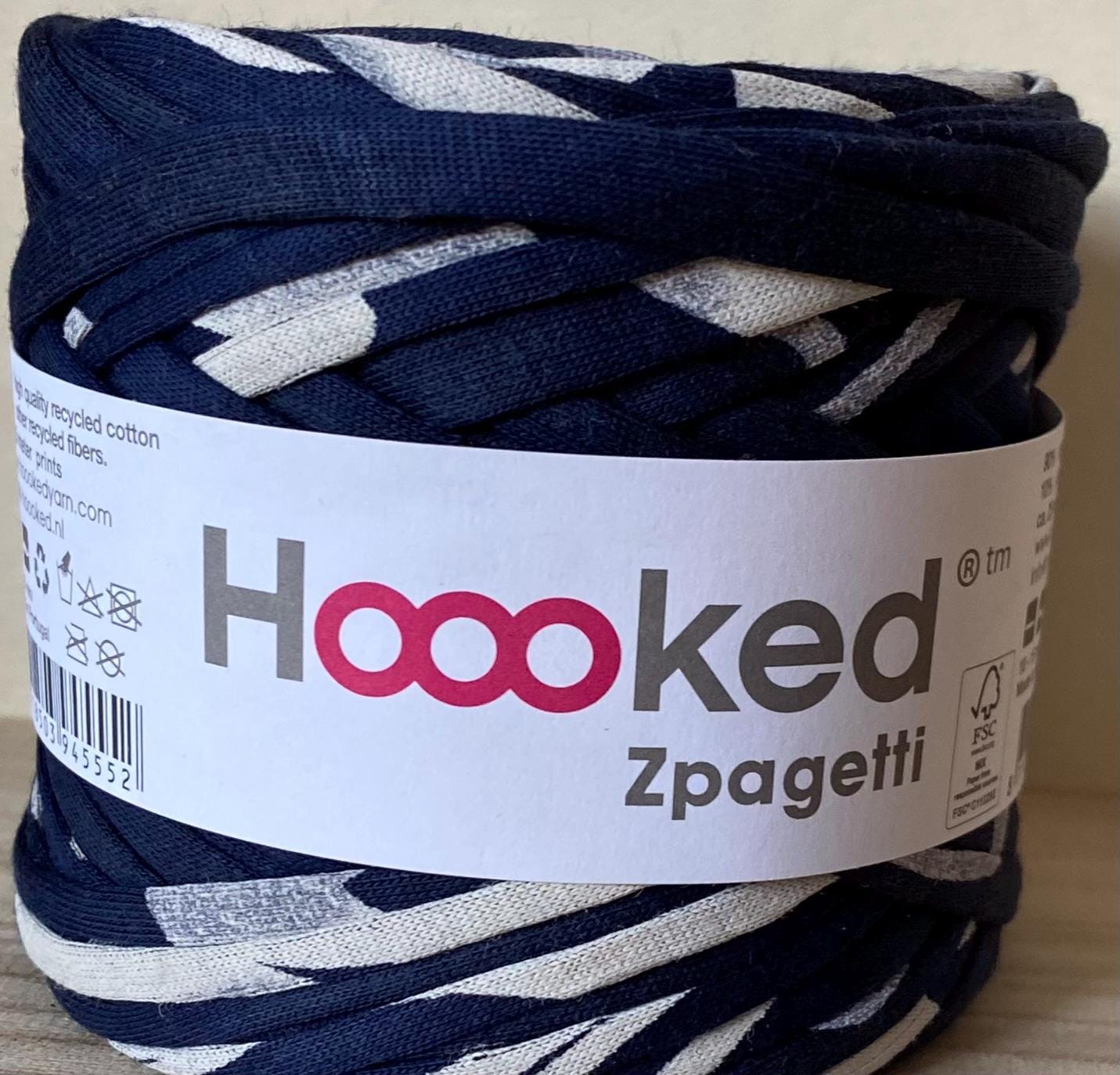 【新品未使用】Hoooked Zpagetti ズパゲッティ Tシャツヤーン Hoooked Zpagetti Tシャツヤーン ブラック-ホワイト-ブルーの色合い