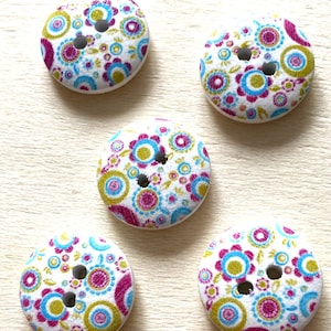 Boutons blancs en bois - Forme ronde Taille : 10 mm Lot de 3 boutons rouges et fleurs, motif patchwork