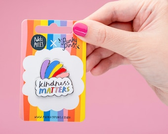 La gentilezza conta Spilla smaltata // Spilla Be Kind // Distintivo spilla arcobaleno // Positività, regalo motivazionale