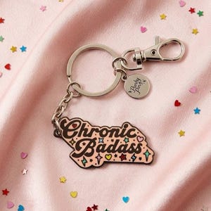 Llavero esmaltado Chronic Badass // Llavero Punky Pins // Regalo para personas con enfermedades crónicas // Enfermo crónico imagen 2