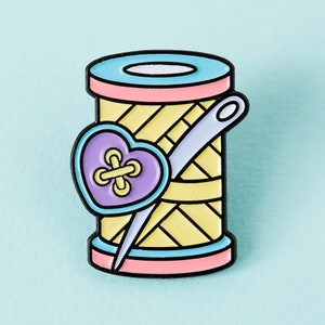 Naald & Draad Email Pin // Handgemaakte Crafting Gift Lapel Pin Badge // Naaien, steekpin // Dressmaking pin