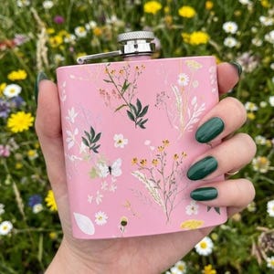 Spring Meadow Fyrkantig Rostfri Stål Höftpinne - Rosa // Söt Rosa Metall Höftpinne, Alkoholflaska, Fräck, Hemlig Tomte // Punkiga Pins