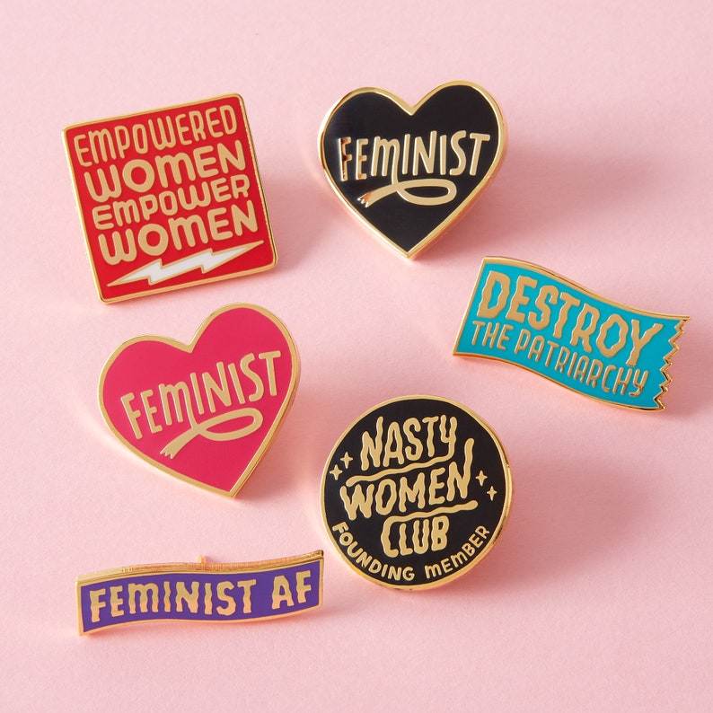 Empowered Women Empower Women Hard Enamel Pin // Feministische Pins, Anstecker, Anstecker // Designed von Betty Turbo Bild 2