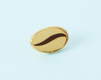 Coffee Bean Enamel Pin - Punky Pins // pin badge, distintivi, spille divertenti, spille carine nel Regno Unito