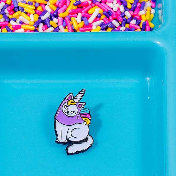ゴム製の裏地付き Caticorn エナメルピン // ラペルピン、キャッツルール、ピンゲーム、ユニキティ、ユニコーン