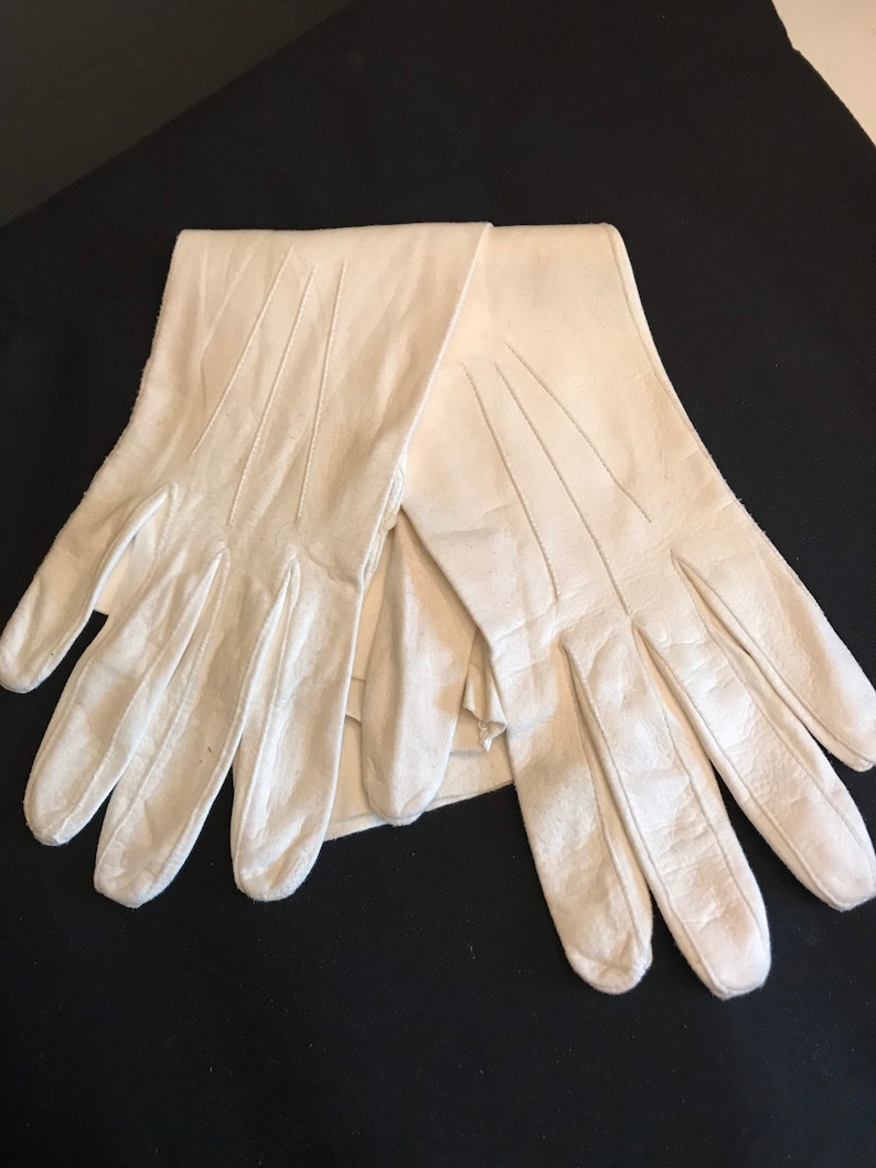 Chic Women's Doeskin Gloves, UK Made, Size 6.25, Classic White, Vintage 1950s image 5