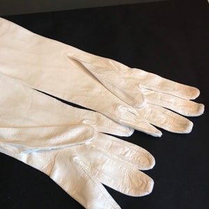 Chic Women's Doeskin Gloves, UK Made, Size 6.25, Classic White, Vintage 1950s image 4