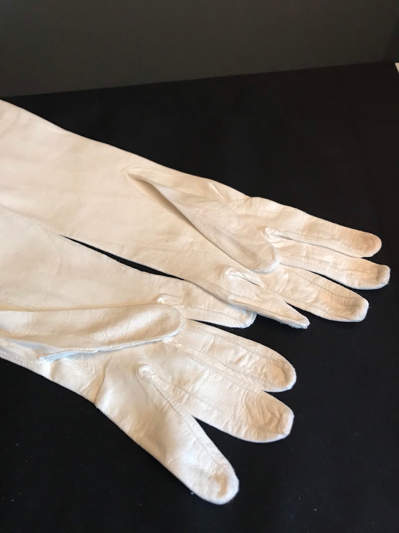 Chic Women's Doeskin Gloves, UK Made, Size 6.25, Classic White, Vintage 1950s image 4