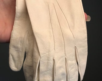 Chique dames Doeskin-handschoenen, gemaakt in het Verenigd Koninkrijk, maat 6,25, klassiek wit, vintage jaren 1950
