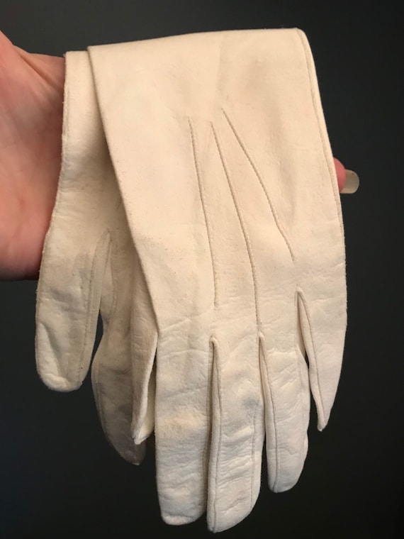 Elegant Vintage British Doeskin Gloves, Women's S… - image 1