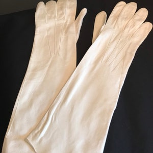 Chic Women's Doeskin Gloves, UK Made, Size 6.25, Classic White, Vintage 1950s image 6