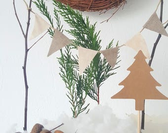 Noel : guirlande de 6 fanions en lin bicolore montés sur petite branche en bois de 20 cm de haut + 1 sapin   -decoration buche de noel