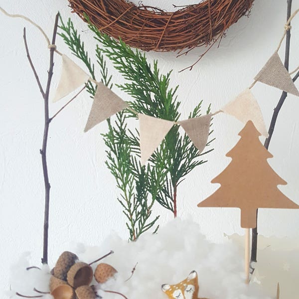 Noel : guirlande de 6 fanions en lin bicolore montés sur petite branche en bois de 20 cm de haut + 1 sapin   -decoration buche de noel