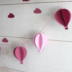 Guirlande de 6 montgolfières pour décorer une chambre de bébé ou une baby shower Tons de rose image 2