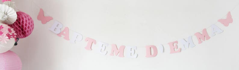 Guirlande Baptême prénom en papier épais rose et blanc sur cordon en coton enduit 2 papillons image 2