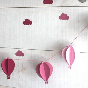 Guirlande de 6 montgolfières pour décorer une chambre de bébé ou une baby shower Tons de rose image 1